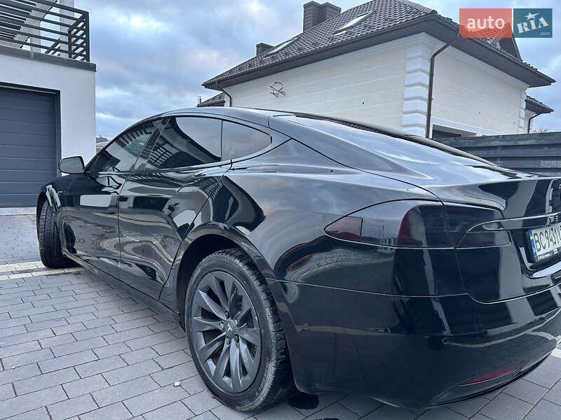 Лифтбек Tesla Model S 2018 в Львове