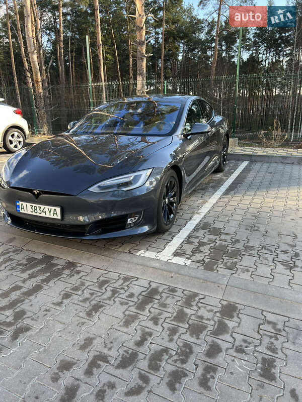 Ліфтбек Tesla Model S 2016 в Гостомелі