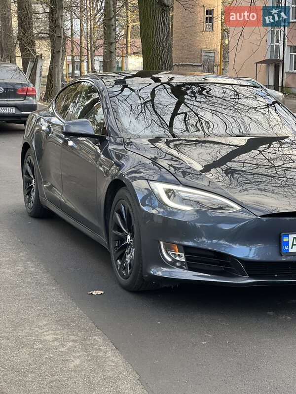 Ліфтбек Tesla Model S 2016 в Гостомелі