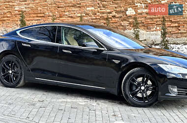 Лифтбек Tesla Model S 2014 в 