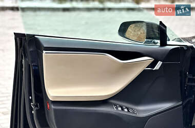 Лифтбек Tesla Model S 2014 в 