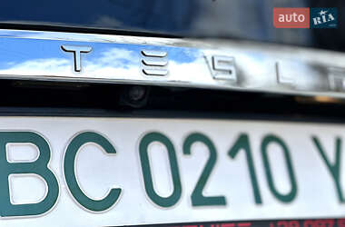 Лифтбек Tesla Model S 2014 в 