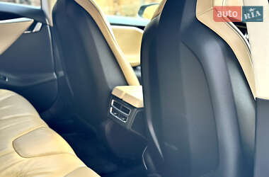Лифтбек Tesla Model S 2014 в 