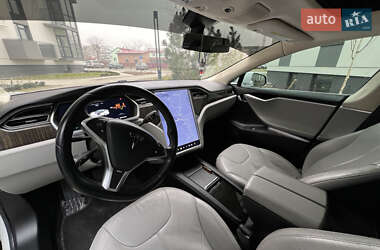 Ліфтбек Tesla Model S 2013 в Пустомитах