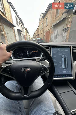 Лифтбек Tesla Model S 2014 в Киеве