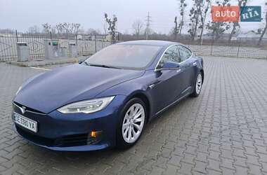 Лифтбек Tesla Model S 2017 в Черновцах