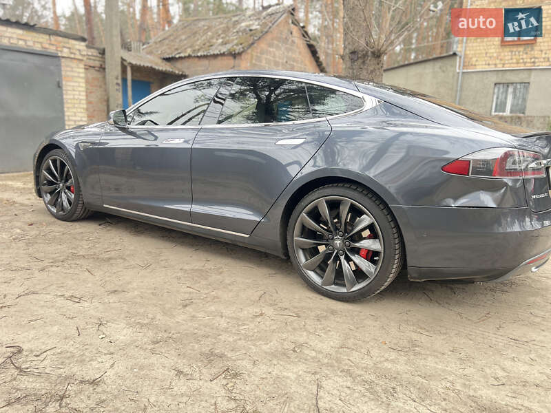 Лифтбек Tesla Model S 2014 в Киеве
