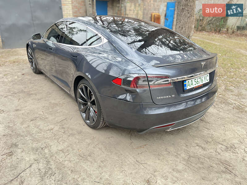 Лифтбек Tesla Model S 2014 в Киеве