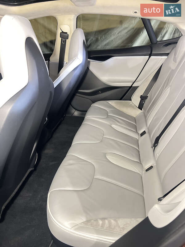 Лифтбек Tesla Model S 2014 в Киеве