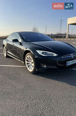 Ліфтбек Tesla Model S 2015 в Рівному