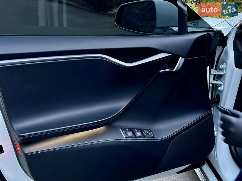 Лифтбек Tesla Model S 2018 в Кропивницком