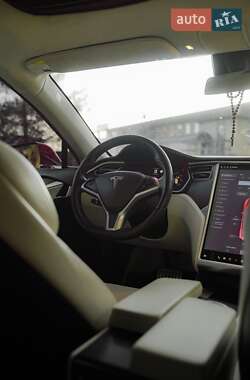Лифтбек Tesla Model S 2017 в 