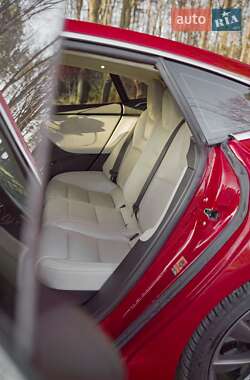Лифтбек Tesla Model S 2017 в 