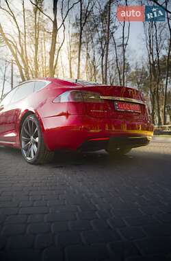 Лифтбек Tesla Model S 2017 в 