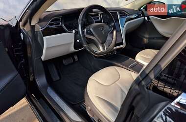 Лифтбек Tesla Model S 2014 в 