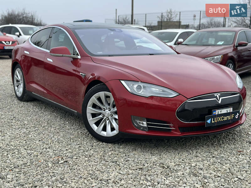 Лифтбек Tesla Model S 2016 в 