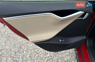 Лифтбек Tesla Model S 2016 в 