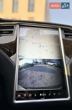 Лифтбек Tesla Model S 2013 в 