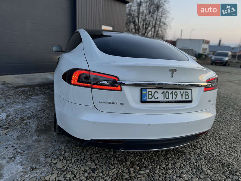 Лифтбек Tesla Model S 2013 в Трускавце