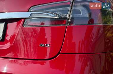 Лифтбек Tesla Model S 2013 в 