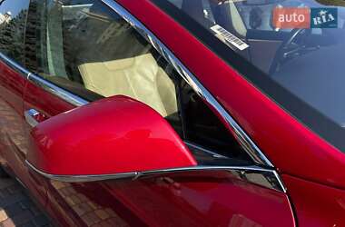 Лифтбек Tesla Model S 2013 в 