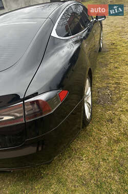 Лифтбек Tesla Model S 2013 в 