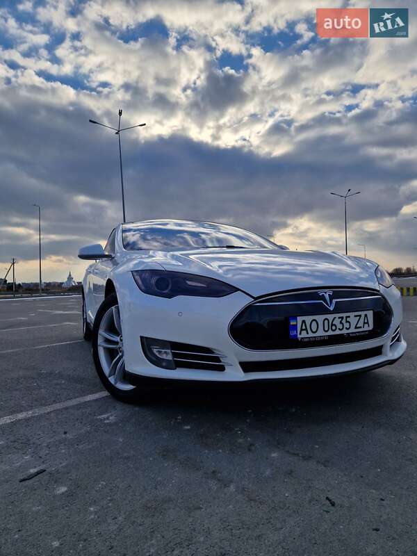 Tesla Model S 2014
