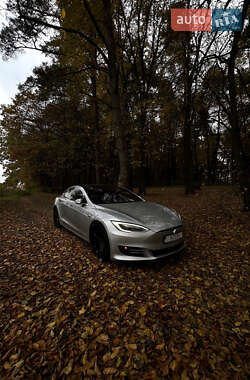 Лифтбек Tesla Model S 2017 в Сокале