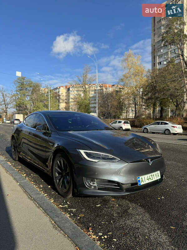 Лифтбек Tesla Model S 2019 в Киеве
