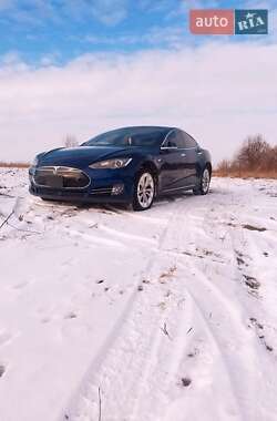 Лифтбек Tesla Model S 2015 в 