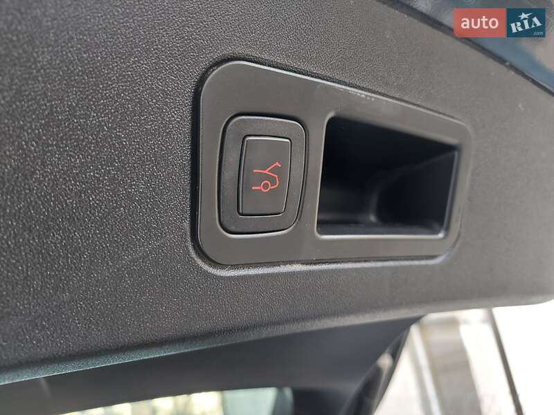 Лифтбек Tesla Model S 2014 в Тернополе фото 19 Лифтбек Tesla Model S 2014 в Тернополе