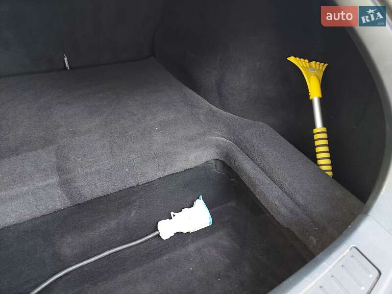 Лифтбек Tesla Model S 2014 в Тернополе