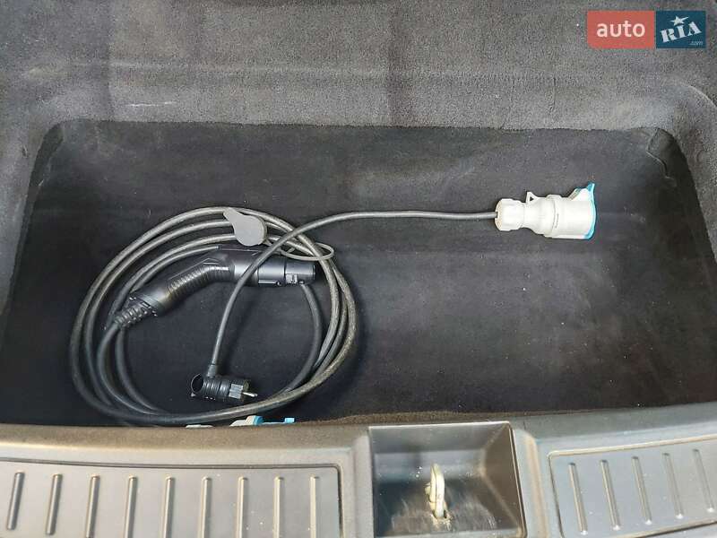 Лифтбек Tesla Model S 2014 в Тернополе фото 21 Лифтбек Tesla Model S 2014 в Тернополе