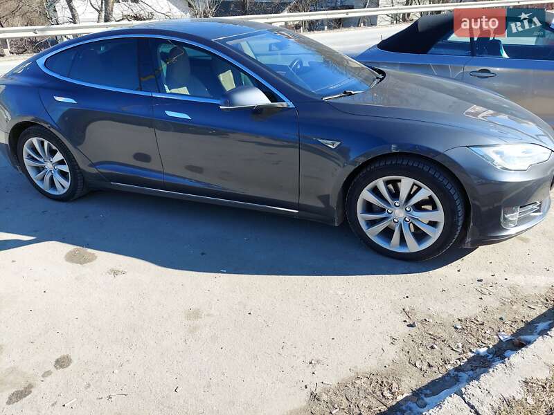 Лифтбек Tesla Model S 2014 в Тернополе фото 25 Лифтбек Tesla Model S 2014 в Тернополе