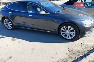 Лифтбек Tesla Model S 2014 в 