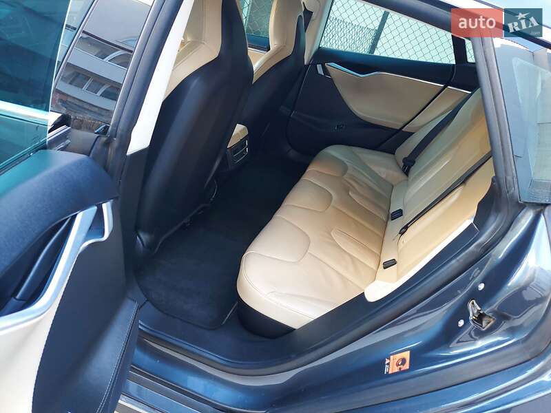 Лифтбек Tesla Model S 2014 в Тернополе