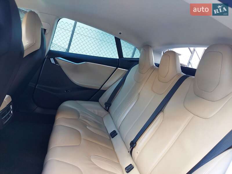 Лифтбек Tesla Model S 2014 в Тернополе фото 35 Лифтбек Tesla Model S 2014 в Тернополе