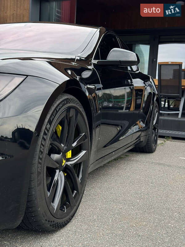 Лифтбек Tesla Model S 2021 в Киеве