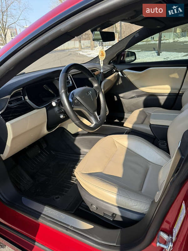 Лифтбек Tesla Model S 2016 в Днепре