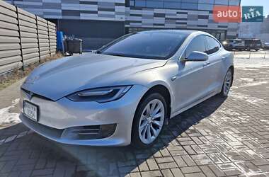 Лифтбек Tesla Model S 2017 в Черкассах