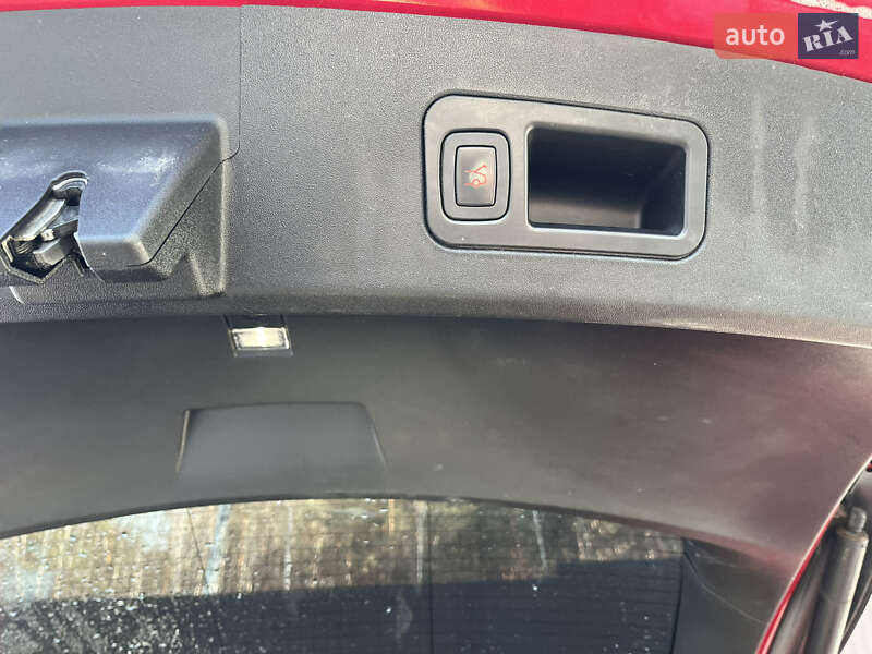 Лифтбек Tesla Model S 2015 в Киеве фото 19 Лифтбек Tesla Model S 2015 в Киеве