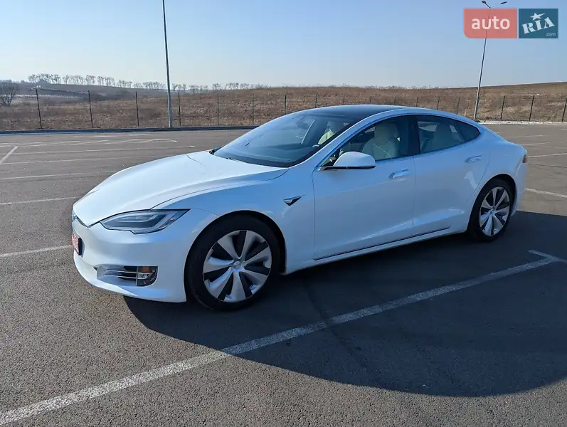 Ліфтбек Tesla Model S 2020 в 