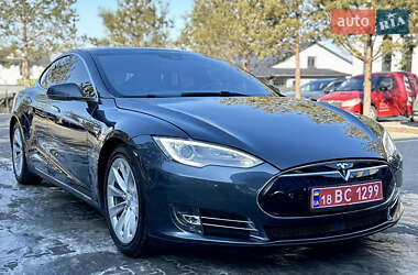 Лифтбек Tesla Model S 2015 в Ровно