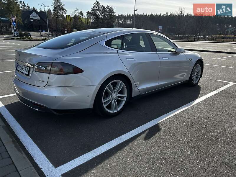 Ліфтбек Tesla Model S 2015 в Рівному