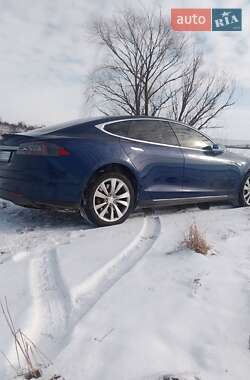 Лифтбек Tesla Model S 2015 в 