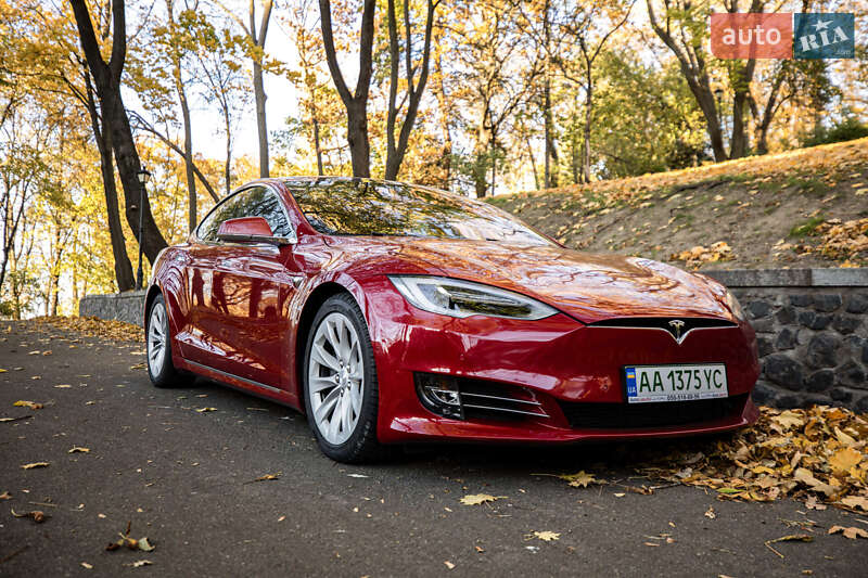 Лифтбек Tesla Model S 2016 в Киеве