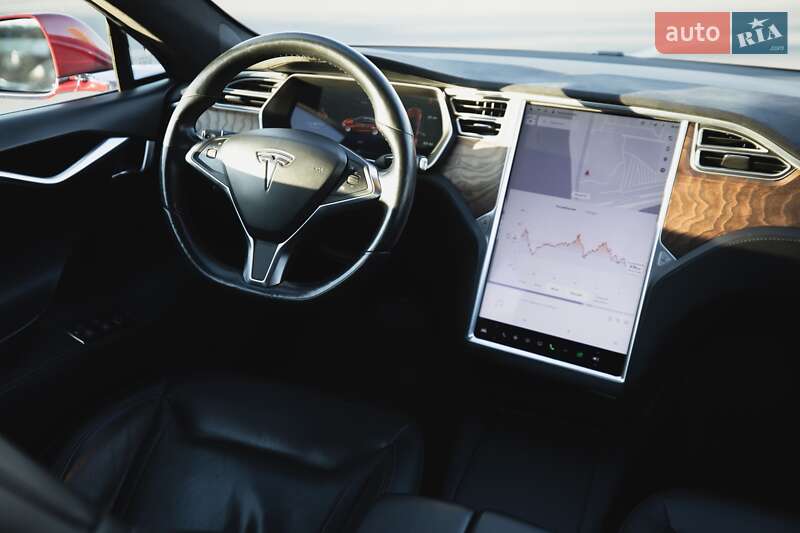 Лифтбек Tesla Model S 2016 в Киеве