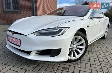 Лифтбек Tesla Model S 2017 в Львове