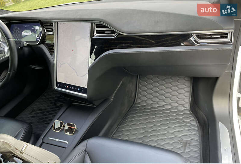 Ліфтбек Tesla Model S 2016 в Львові фото 10 Ліфтбек Tesla Model S 2016 в Львові