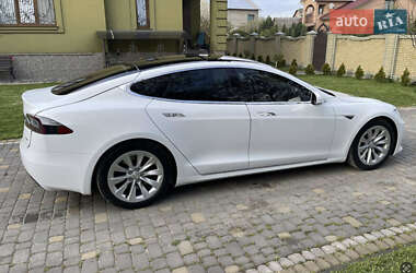 Лифтбек Tesla Model S 2016 в Львове